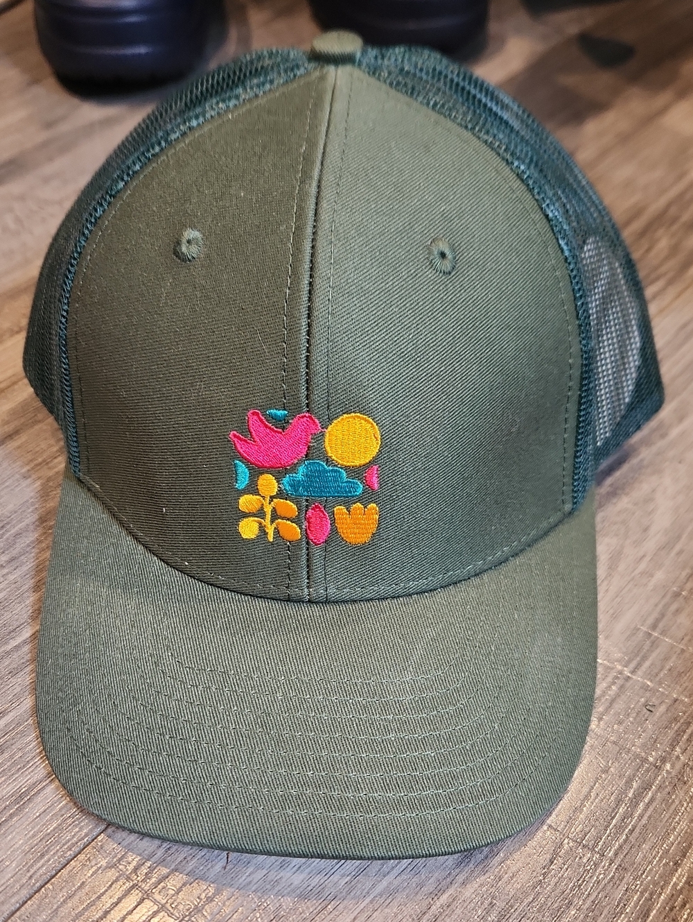 NWOT Women's Adjustable Olive Green Trucker Hat with Colorful Embroidered Motif